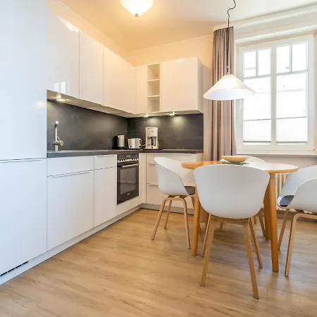 Strandvillen - Mit 1 Schlafzimmer Und Balkon Ah-723 *