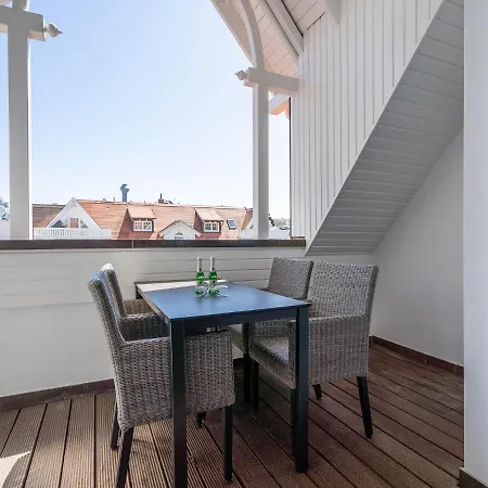 Strandvillen - Mit 1 Schlafzimmer Und Balkon Ah-723 アパート